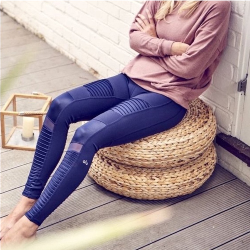 NWT Alo Yoga Moto Leggings in navy blue